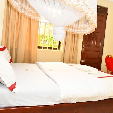 Florida Hotel Zaana Kampala Bagian luar foto