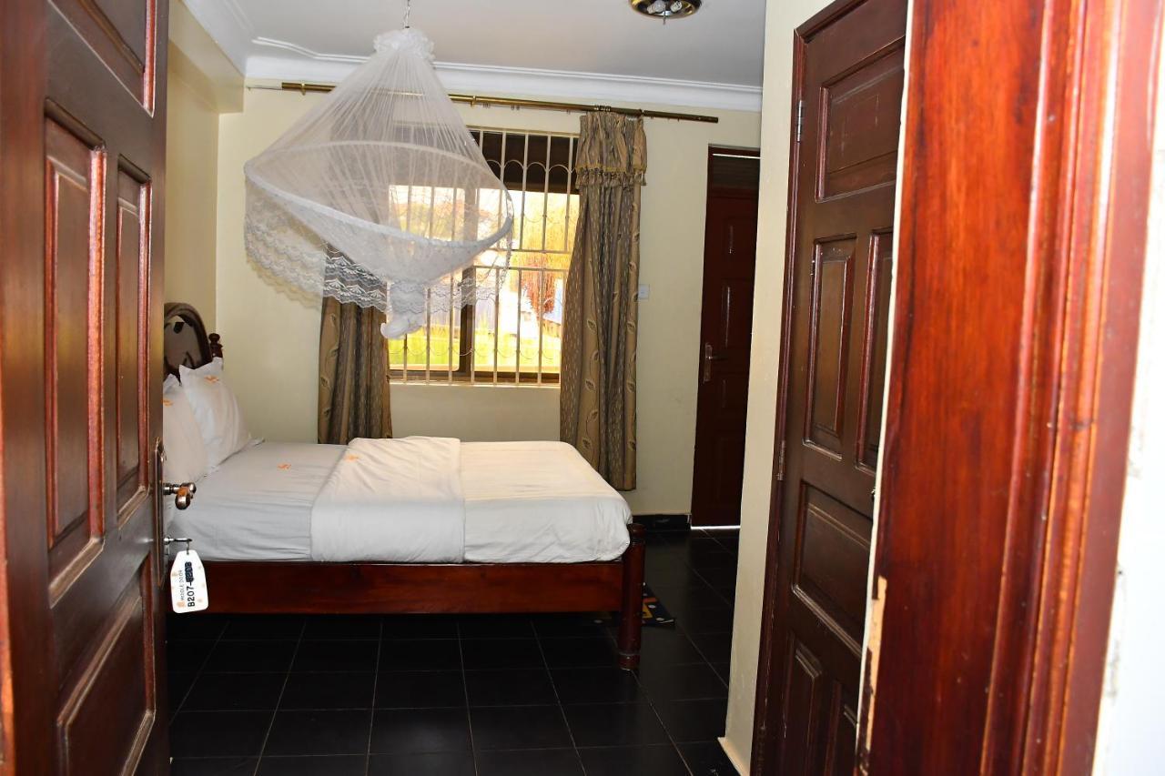 Florida Hotel Zaana Kampala Bagian luar foto