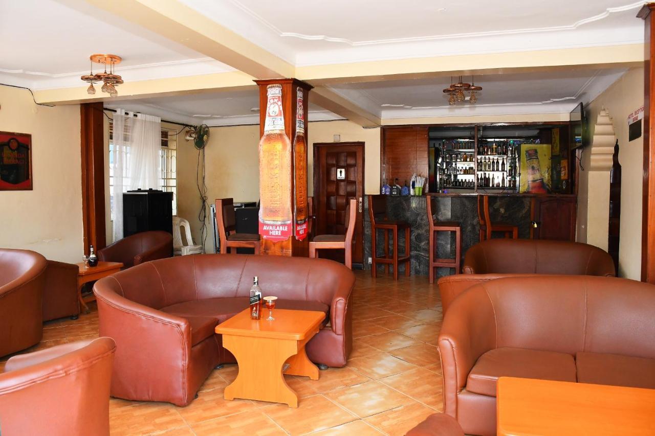 Florida Hotel Zaana Kampala Bagian luar foto