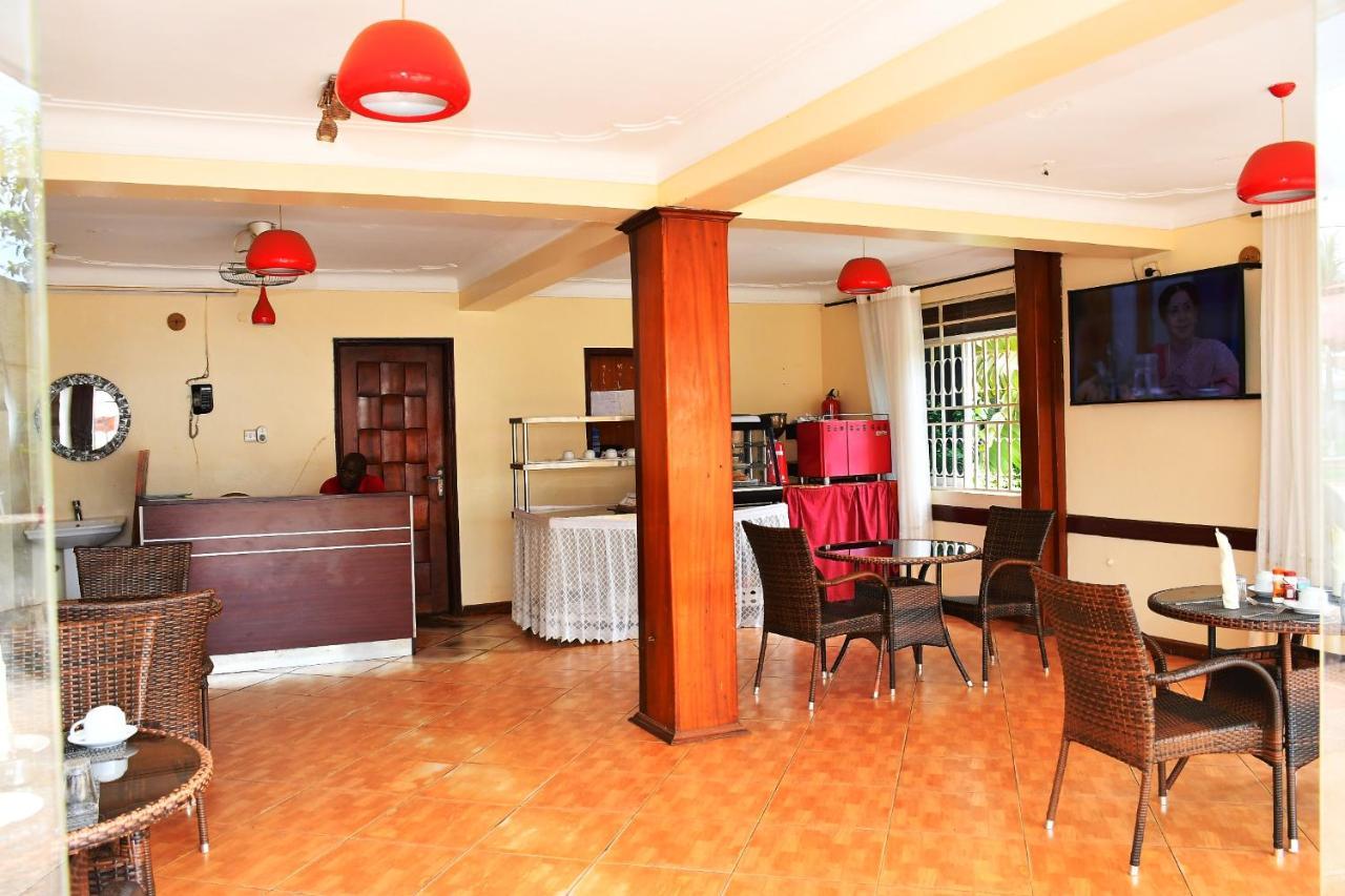 Florida Hotel Zaana Kampala Bagian luar foto