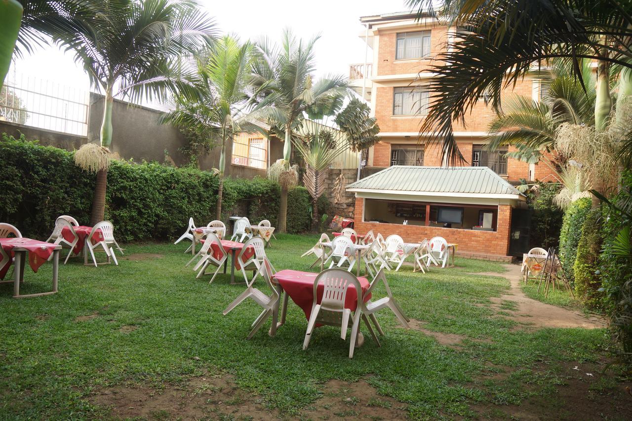 Florida Hotel Zaana Kampala Bagian luar foto